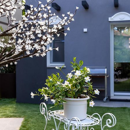 Villa Monti Suites&Aparts Cesenatico Ngoại thất bức ảnh