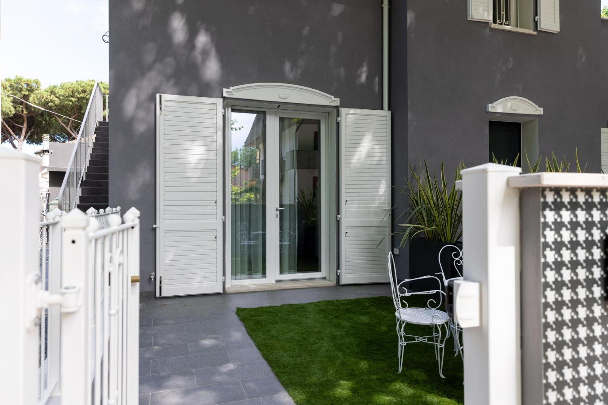 Villa Monti Suites&Aparts Cesenatico Ngoại thất bức ảnh